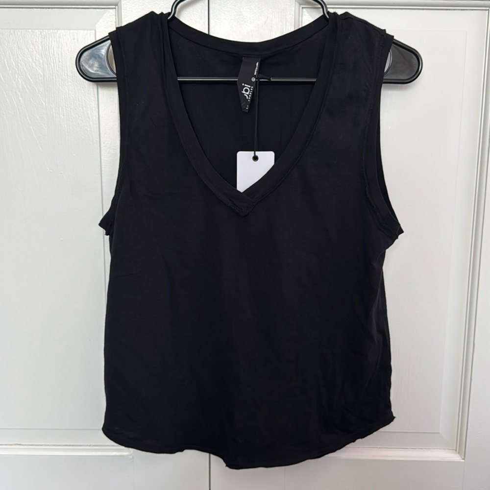 Bobi Los Angelos, raw edge black tank